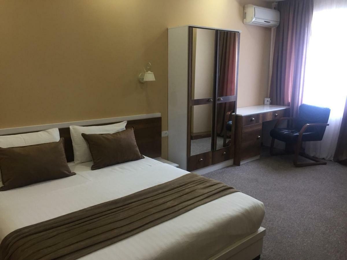Hotel Diplomat Tbilisi Luaran gambar