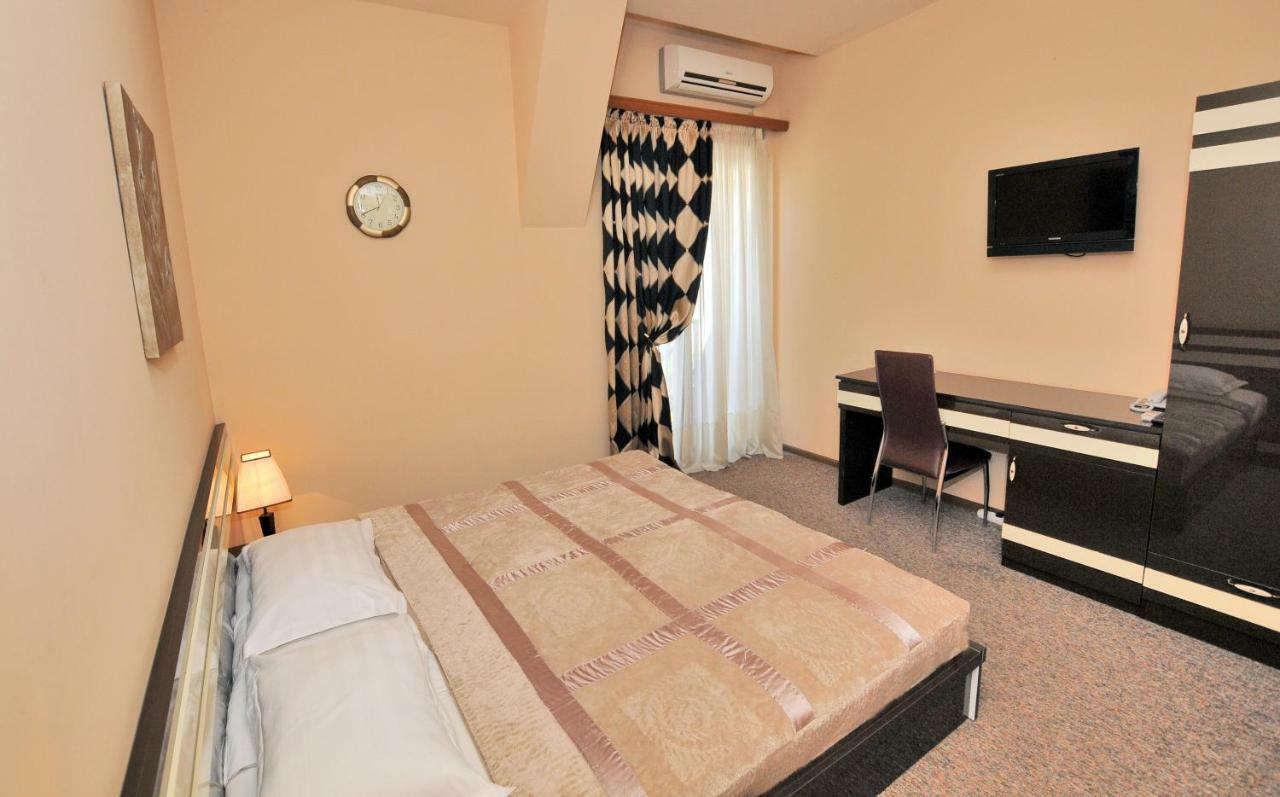 Hotel Diplomat Tbilisi Luaran gambar
