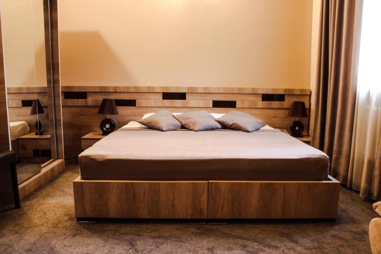Hotel Diplomat Tbilisi Luaran gambar
