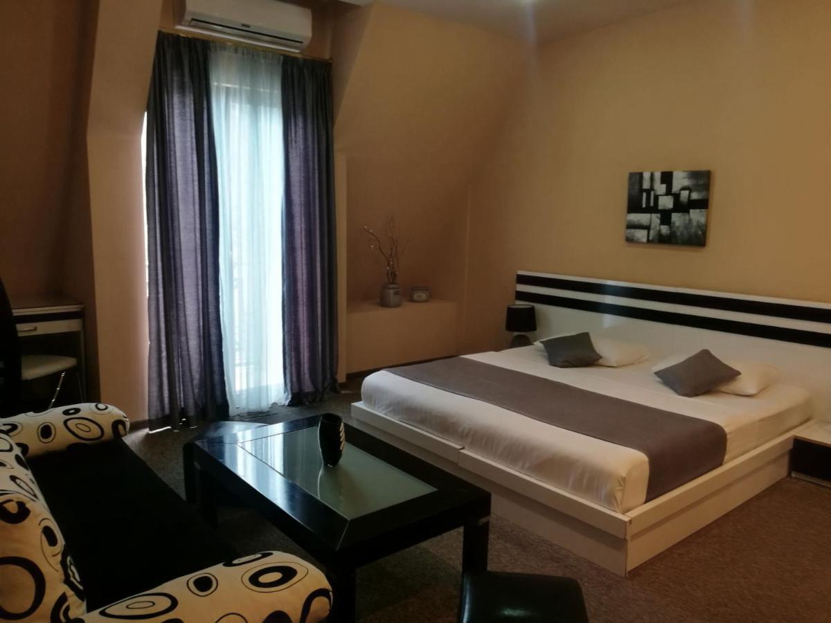 Hotel Diplomat Tbilisi Luaran gambar