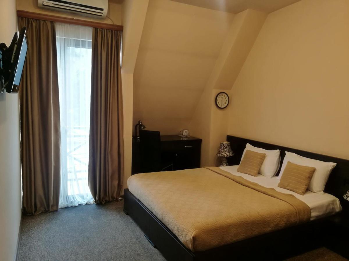 Hotel Diplomat Tbilisi Luaran gambar