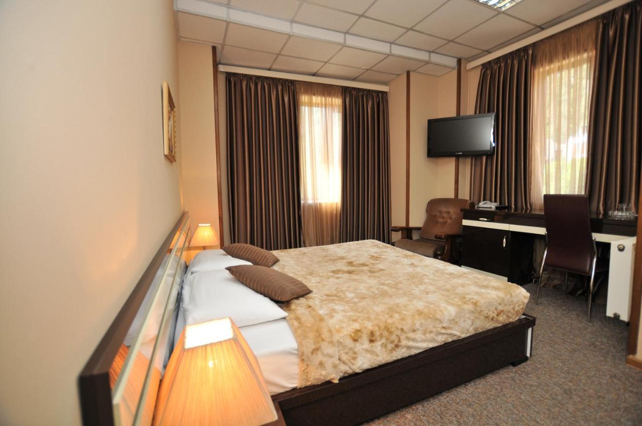 Hotel Diplomat Tbilisi Luaran gambar